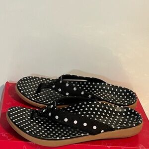 Spenco Women's Black Polka Dot Foam Flip Flop Sandals size 9